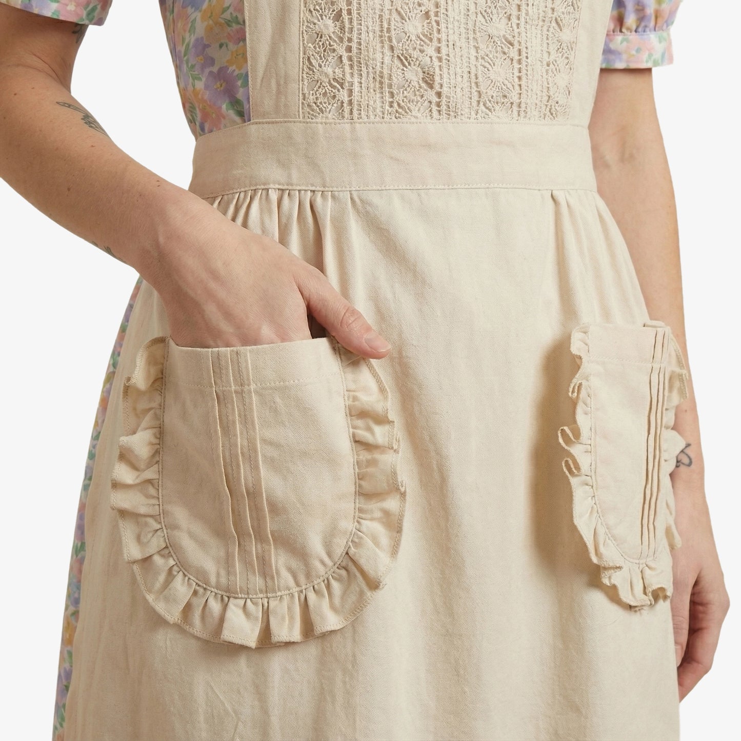 Cotton Flounce Apron With 2 Pockets - Cream